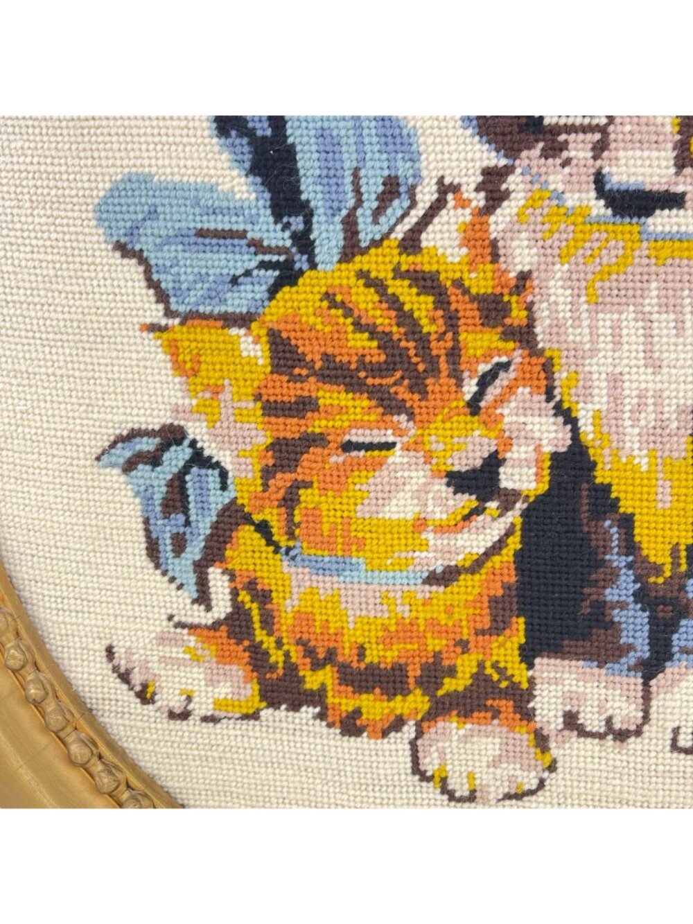 vintage hand-stitched needlepoint kitten artwork in gold oval frame - Picture 3 of 12